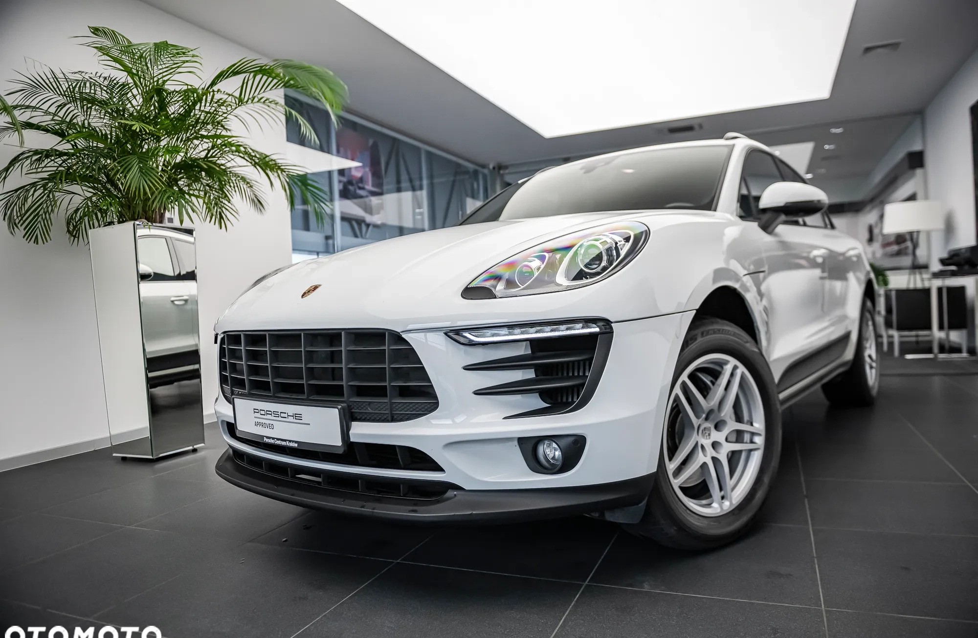 Porsche Macan cena 199000 przebieg: 74200, rok produkcji 2017 z Śrem małe 326